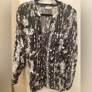 Calvin Klein 100% linen oversized long sleeve shirt w/front pockets & epaulettes